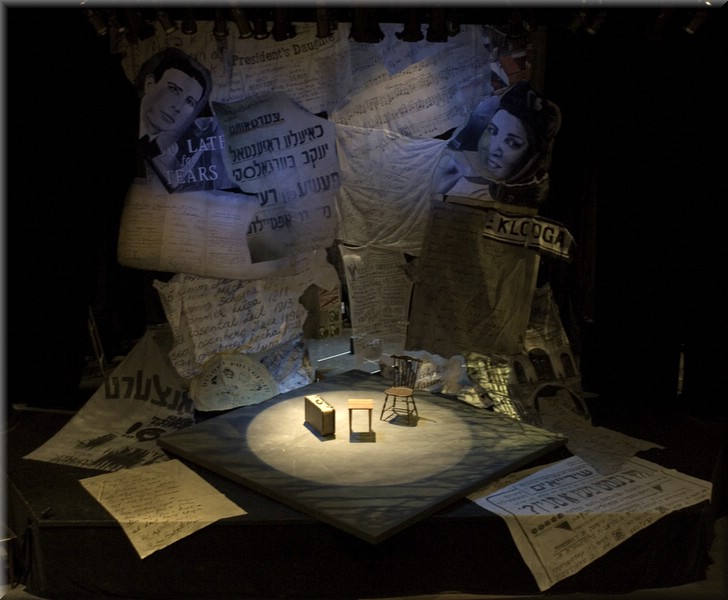Yiddish Theatre piece by Naava Piatka, Better Don't Talk, with scenery design by Richard Finkelstein